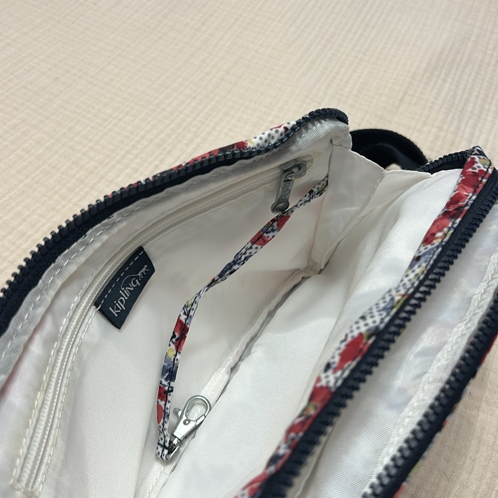 Kipling Crossbody - Picture 4 of 7
